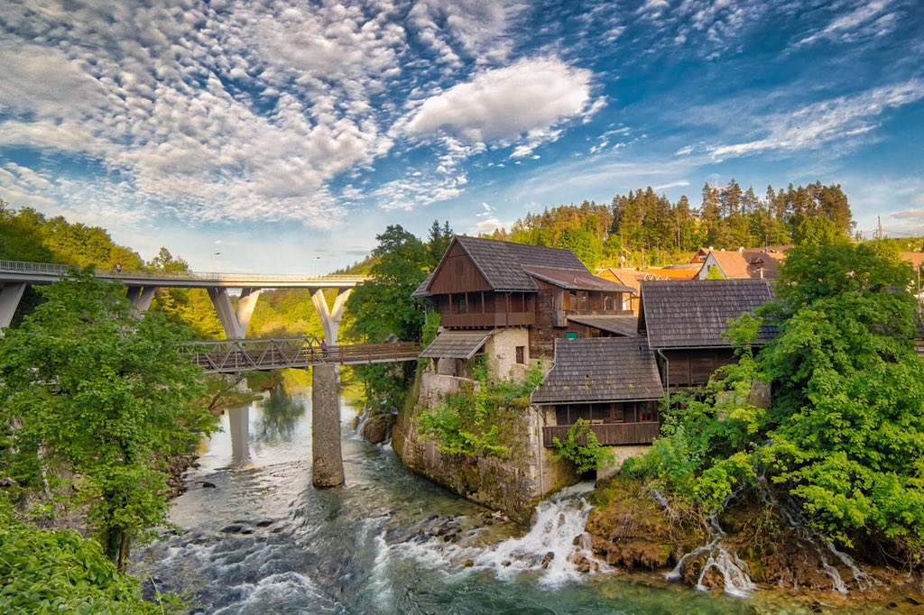 TRAVEL GUIDE | RASTOKE VILLAGE